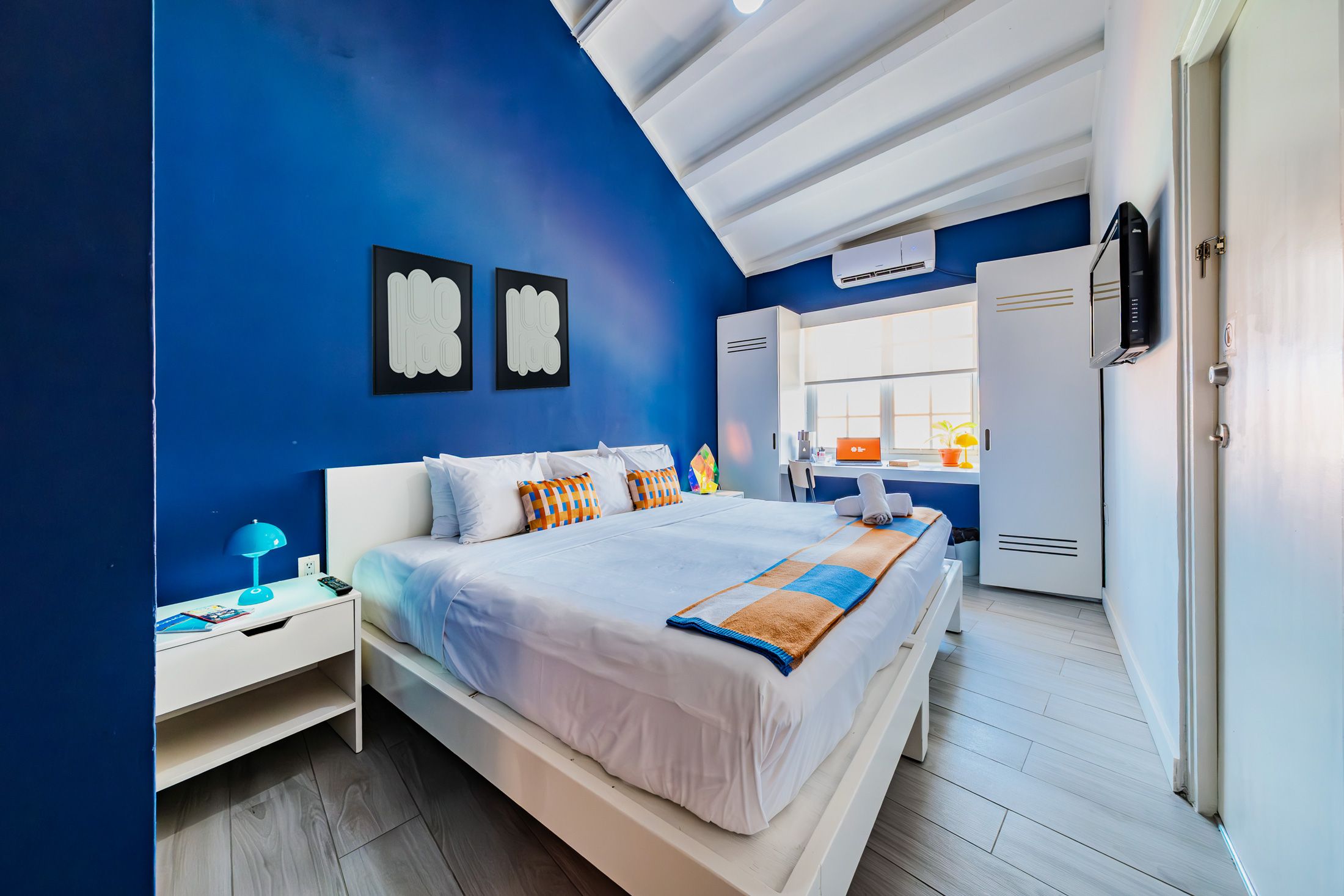 Deluxe King Double- Room 2.jpg